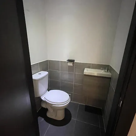Les Apartment *